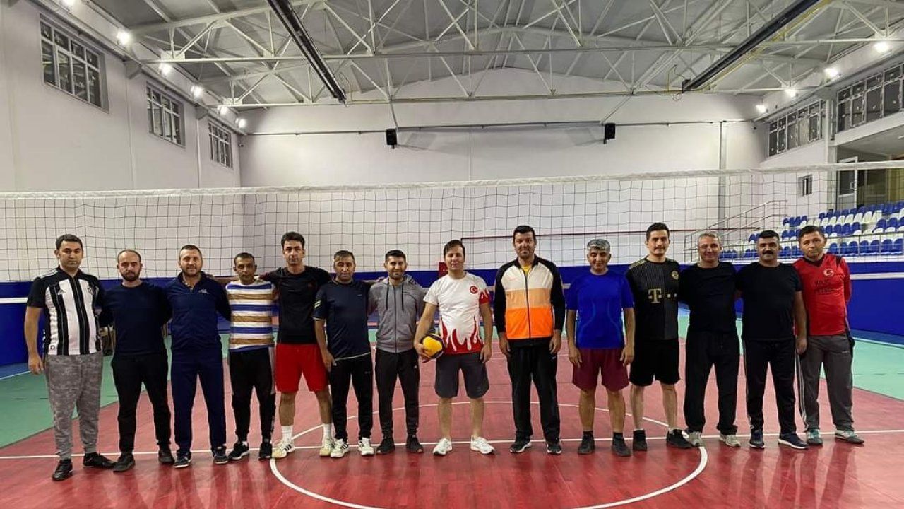 Tomarza’da Cumhuriyet Kupası Voleybol Turnuvası başladı