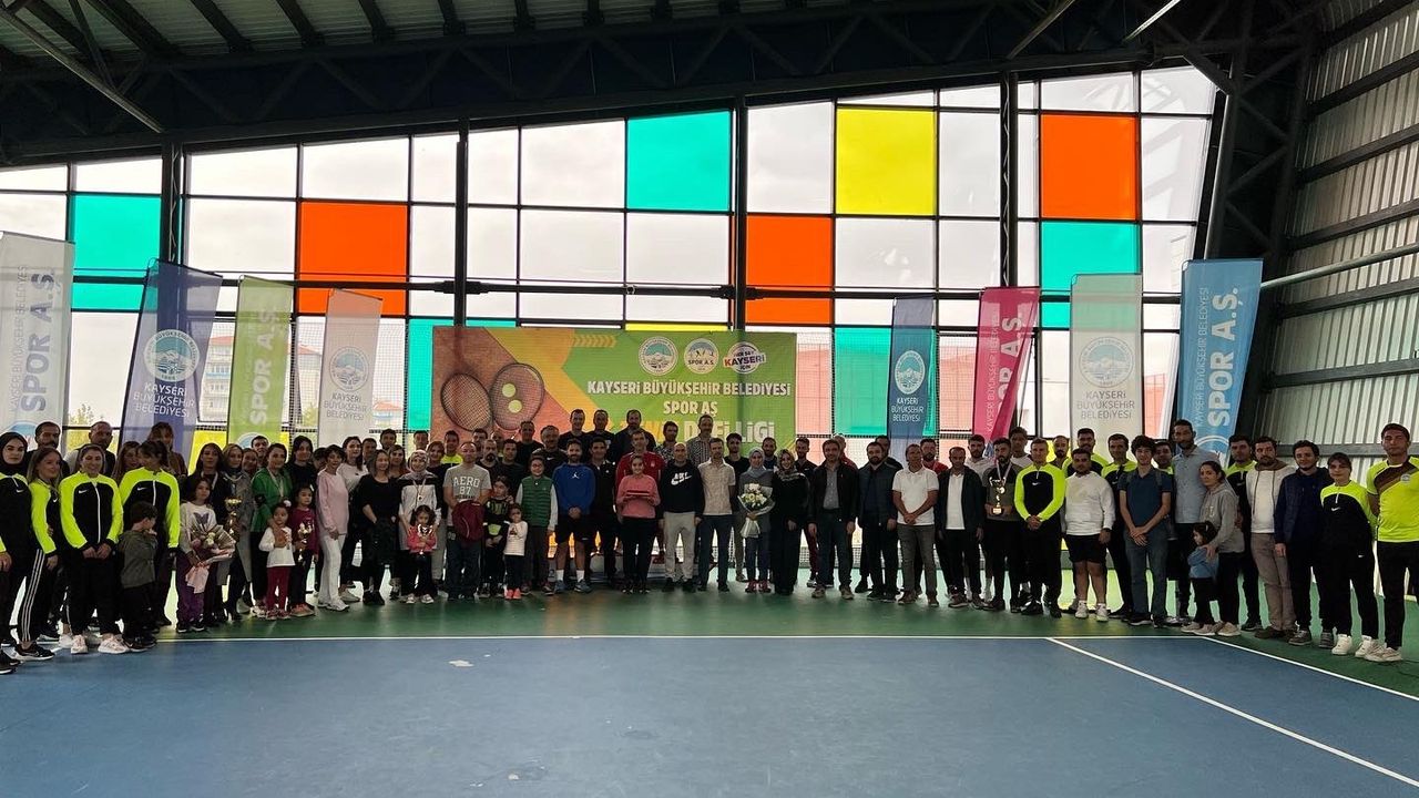 Büyükşehir’in heyecan dolu Tenis Defi Ligi’ne 200 sporcu katıldı