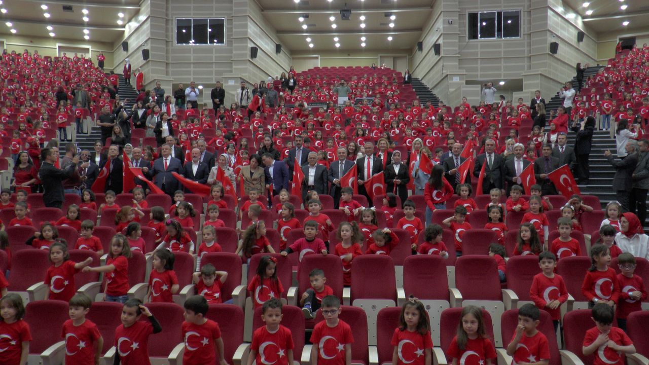 Bin 200 minik öğrenci ile ’29 Ekim Cumhuriyet Bayramı Konseri’