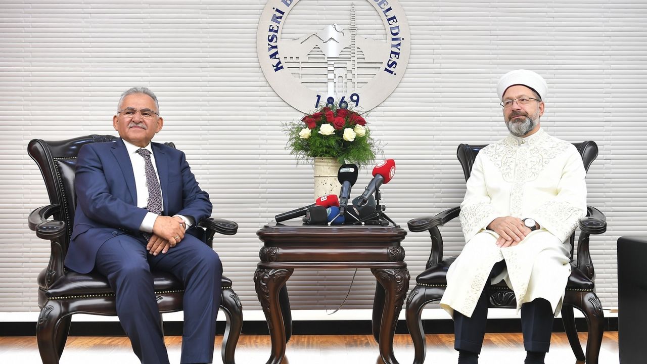 Diyanet İşleri Bakanı Erbaş, Kayseri'de ziyaretlerde bulundu