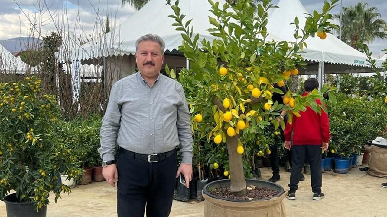 Başkan Palancıoğlu, Ödemiş Süs Bitkileri ve Fidancılık Sergisini Gezdi