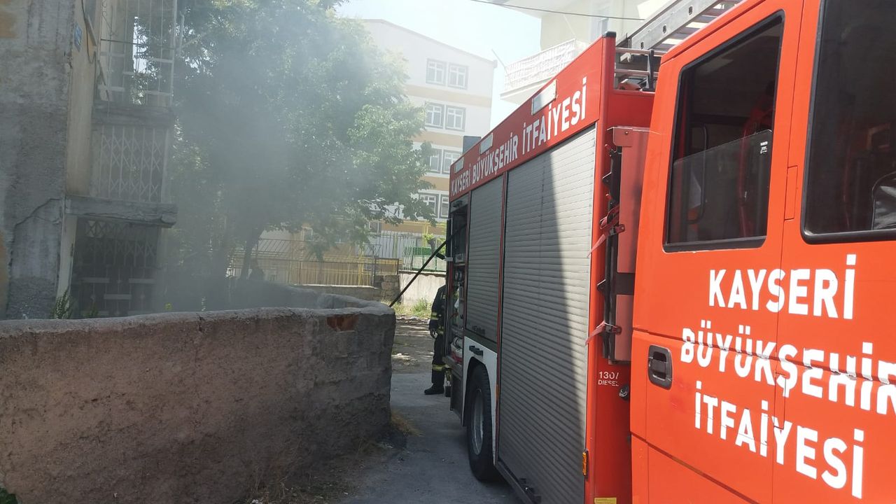 Müstakil evde yangın çıktı: 3 kişi yaralandı
