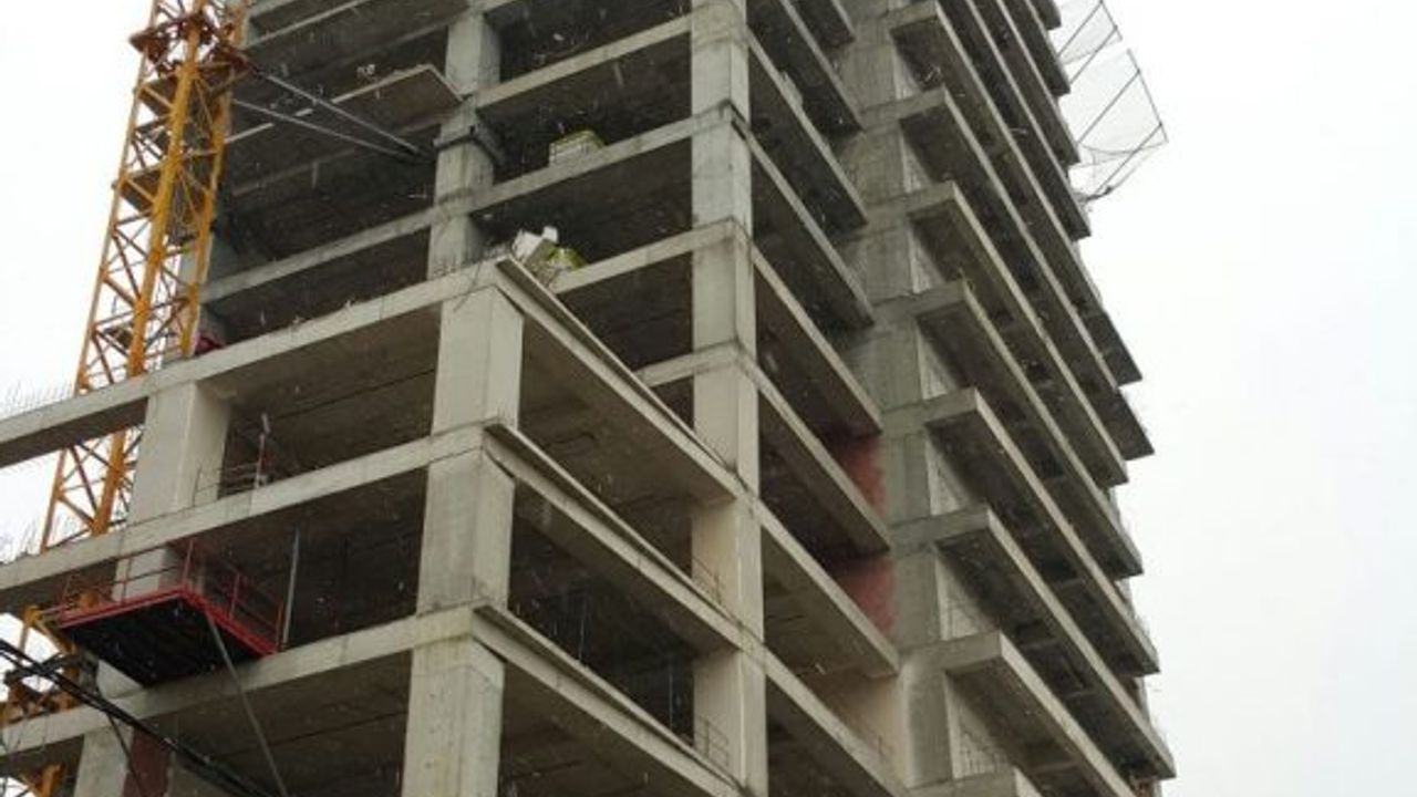 8.kattan düşen inşaat işçisi öldü