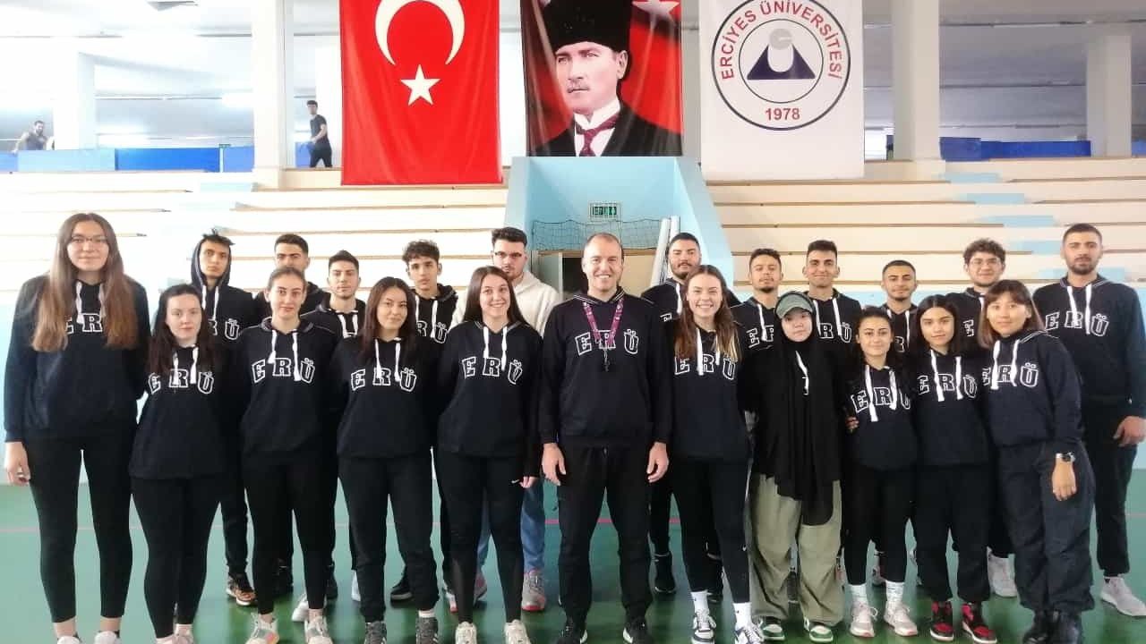 Erciyes Üniversitesi basketbol takımlarıyla şampiyonluk istiyor