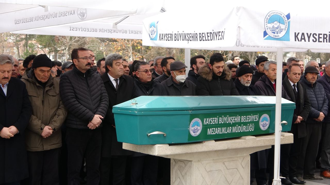 MHP'li Mehmet Özdemir toprağa verildi