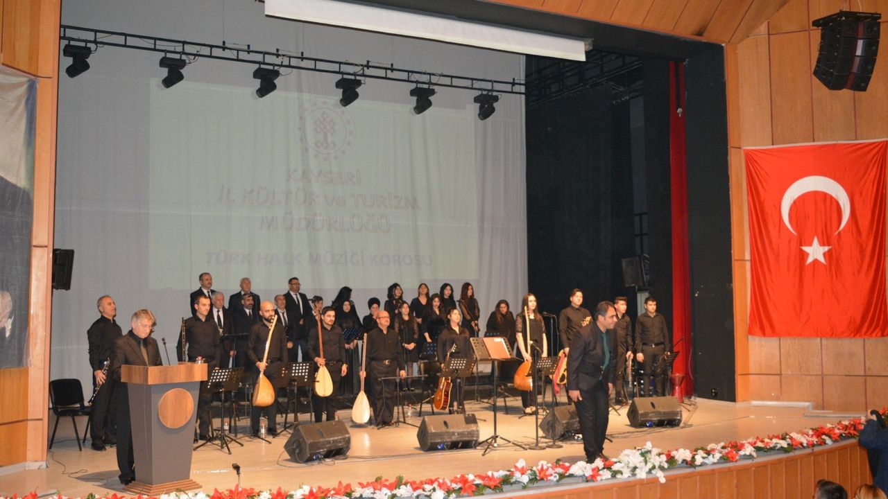 Türkülerle Anadolu temalı konser izleyicileri ağlattı