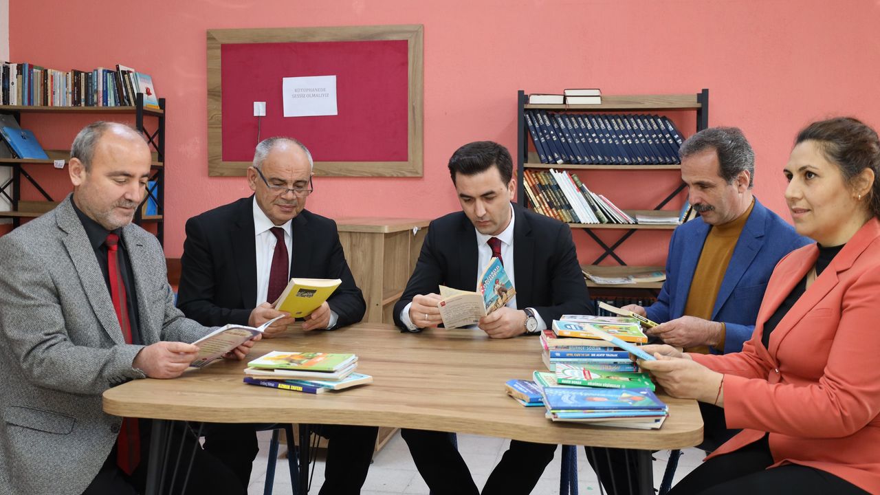 Köy okullarına 5 bin kitap dağıtıldı