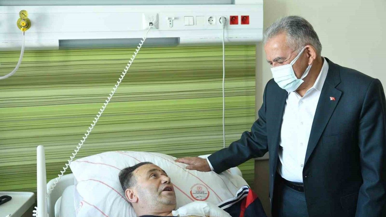 Başkan Büyükkılıç depremzedeleri hastanede ziyaret etti
