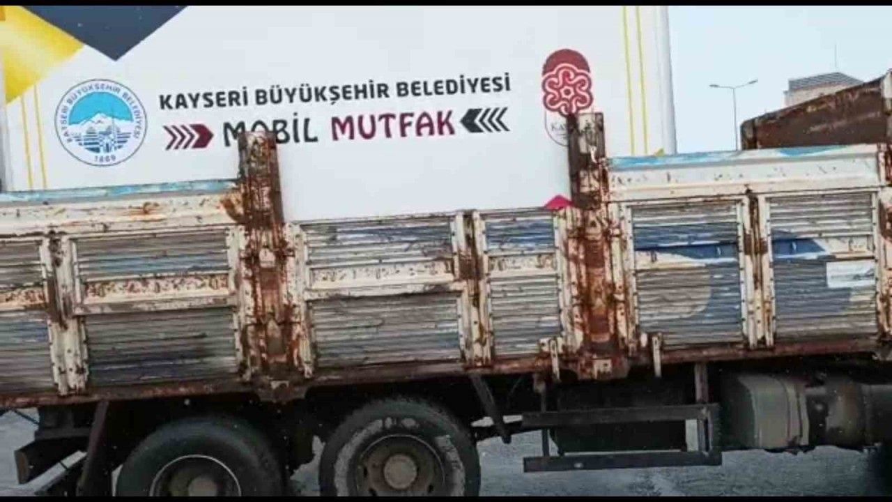 Başkan Büyükkılıç: "Kahramanmaraş’a 10 araç, 20 personel ile mobil mutfak gönderdik"