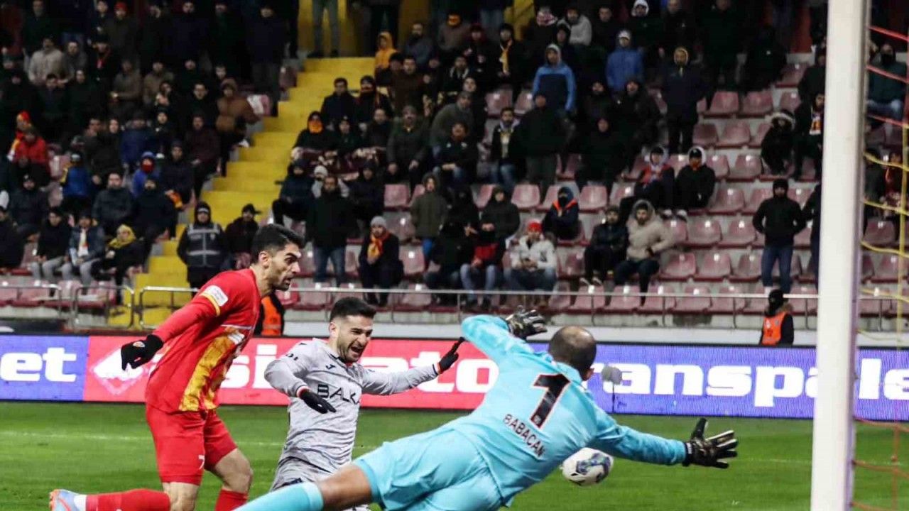 Kayserispor bir kez daha Başakşehir’i yendi