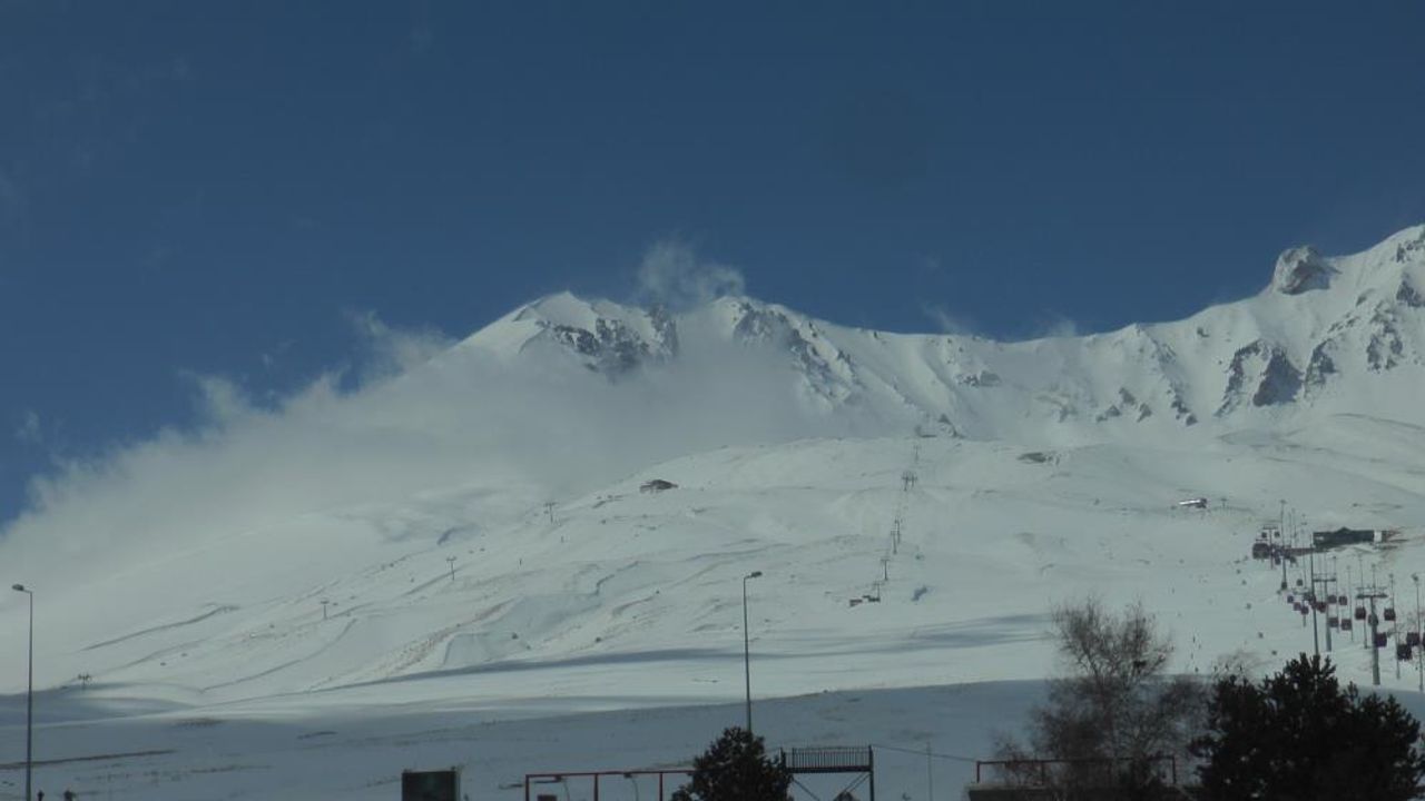 Erciyes Dağı’nda kış turizmi tam gaz devam ediyor.