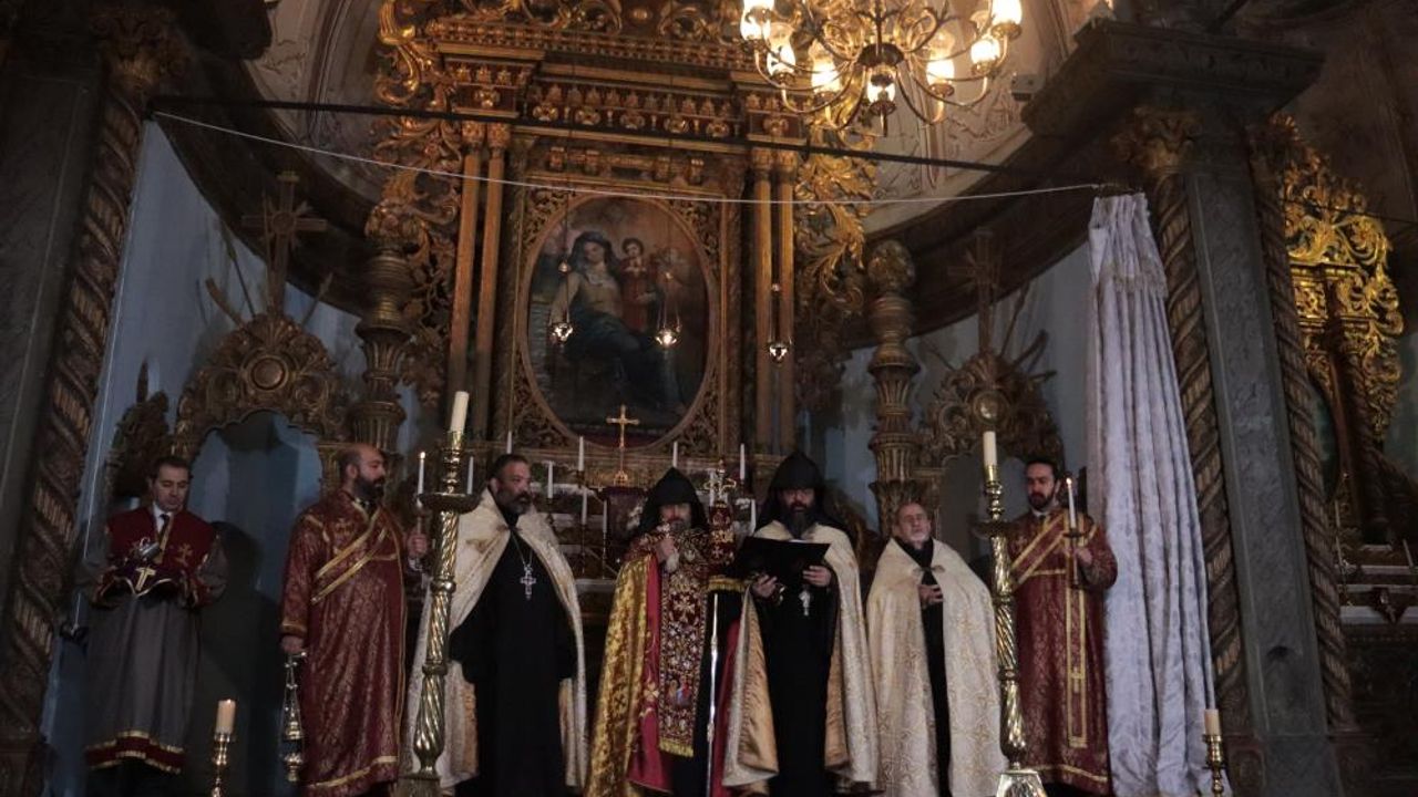Ermeni Cemaati’ depremzedeler için dua etti