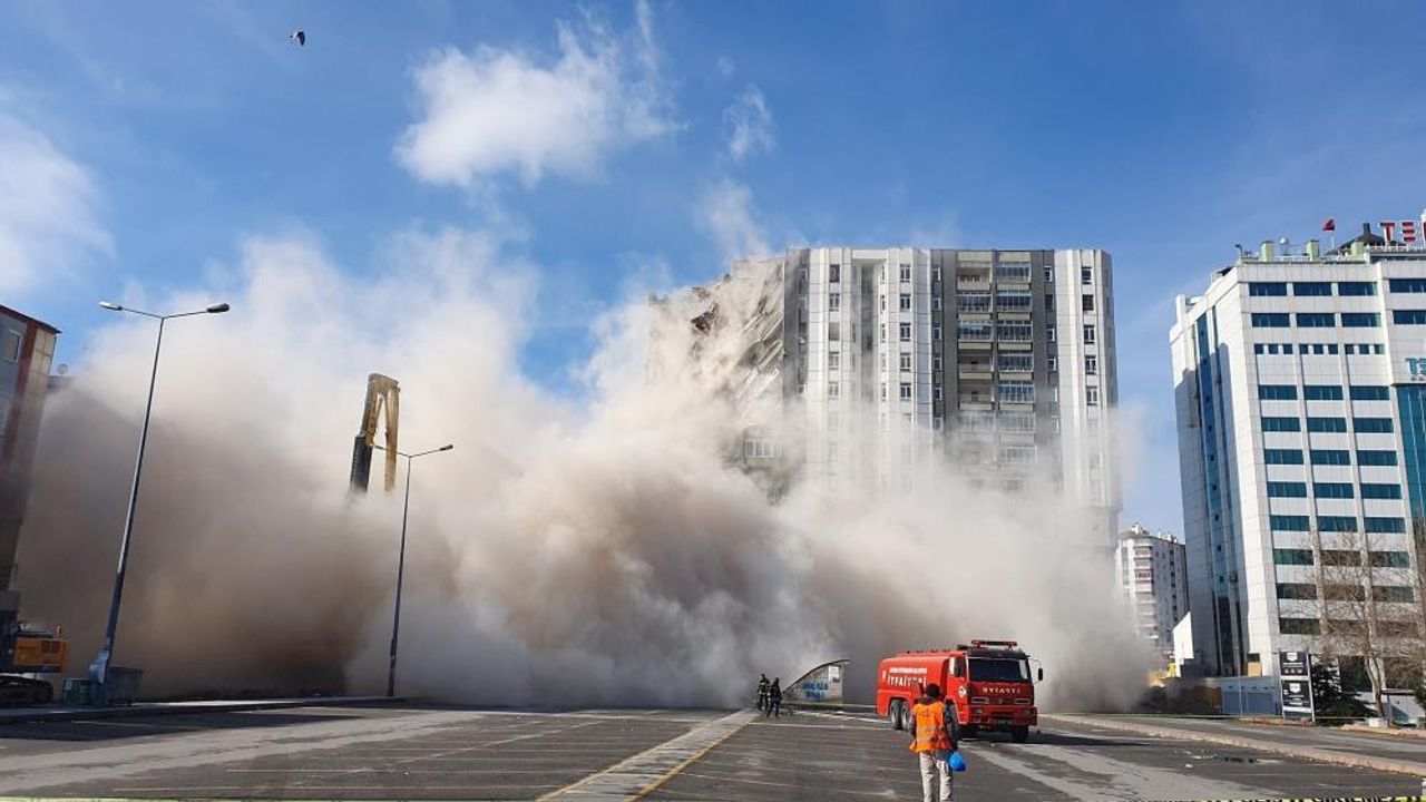 Kayseri'de bin 96 bina ağır hasarlı