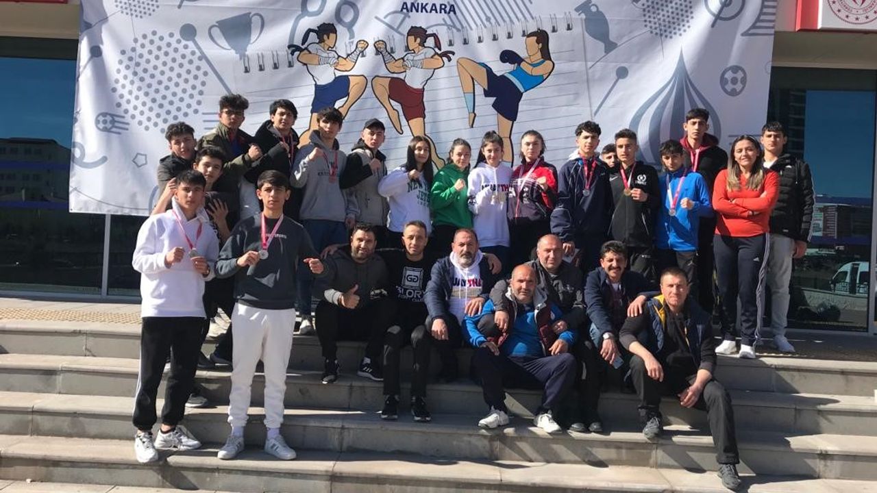Kayseri Muaythai Lise Takım Türkiye Şampiyonası’ndan 3 birincilik ile döndü
