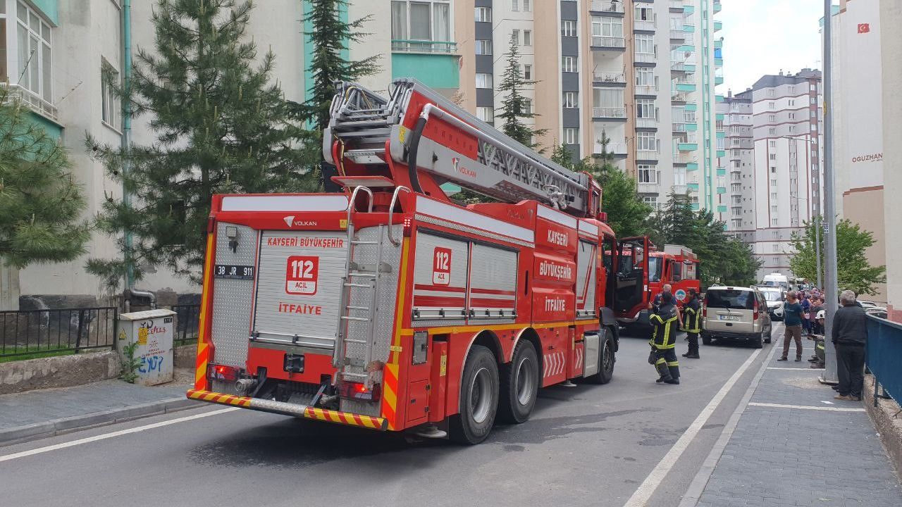 14 Katlı Binada Çıkan Yangında 1 Kişi Yaralandı