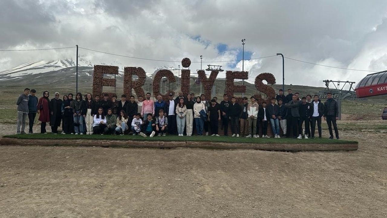 Depremzede Öğrenciler Erciyes'te Piknik Etkinliğinde Buluştu