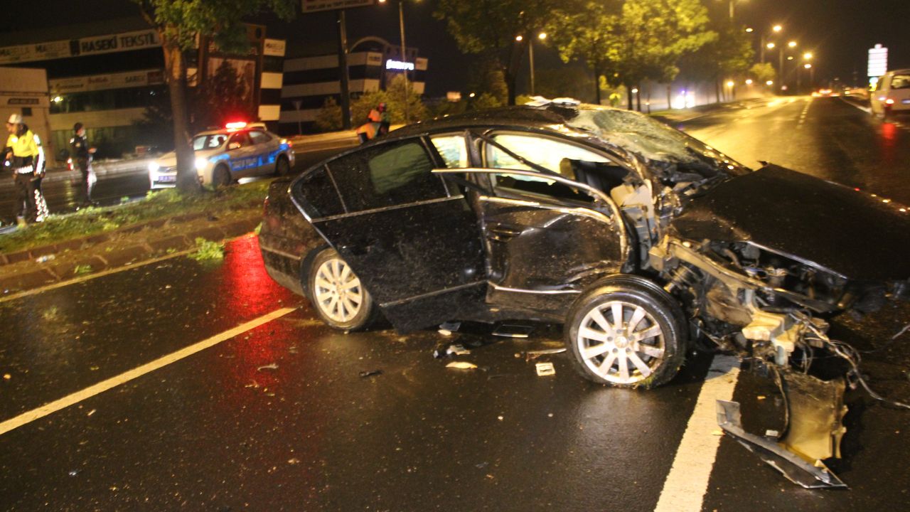 Kayseri'de Yaşanan Kazada Otomobil Hurdaya Döndü