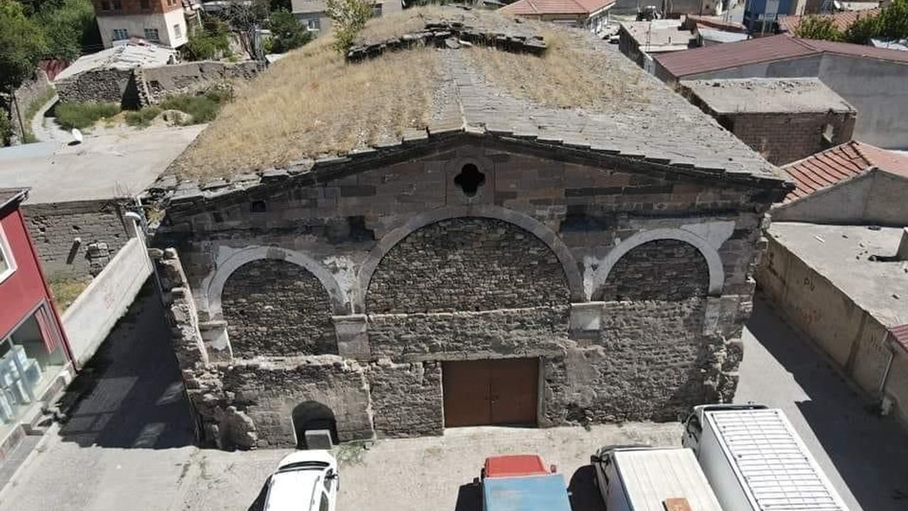 Tarihi Ermeni Kilise’si Bakım Bekliyor