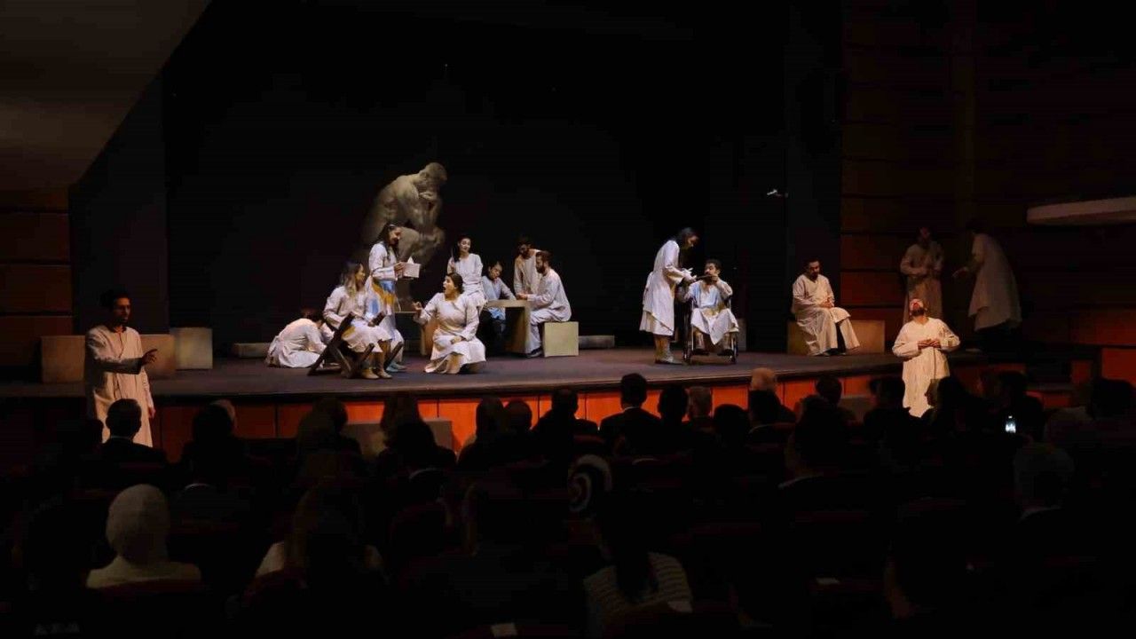 Kayseri Devlet Tiyatrosu muhteşem bir açılışla "perde" dedi