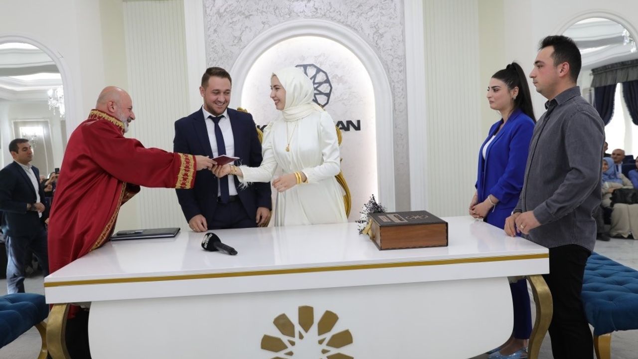 Başkan Çolakbayrakdar: "Çiftler en mutlu ’Evet’ini daha modern salonda diyor"