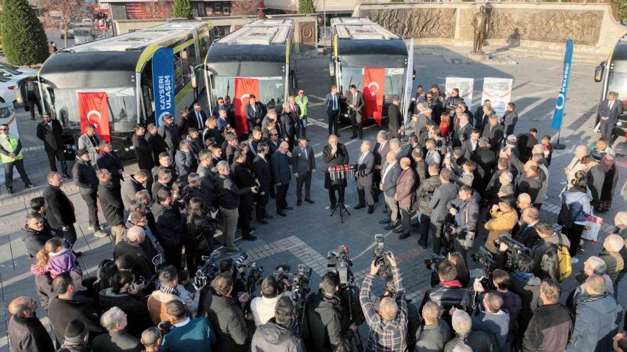 Kayseri Büyükşehir, ulaşım filosuna 15 yeni elektrikli otobüs kattı
