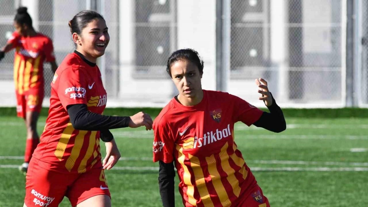 Zeynep Bilir hat-trick yaptı, 11 maçta 15 gol attı