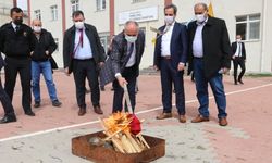 Başkan Öztürk Nevruzu kutladı, halka fidan dağıttı