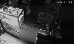 İftardan sonra pastaneden tatlı ve para çaldı