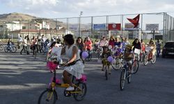 ’Süslü kadınlar’ pedalladı