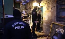 Polislerden eş zamanlı şafak operasyonu: 22 gözaltı