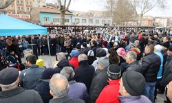 Kuran'ın yakılması Cuma namazı çıkışı protesto edildi