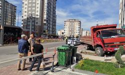 Tramvayla Çarpışan Kamyonet İstinat Duvarını Yıktı