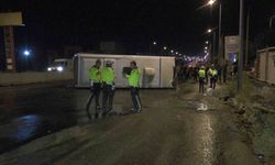 Gece vardiyasına giden işçi servisi devrildi: 6 yaralı