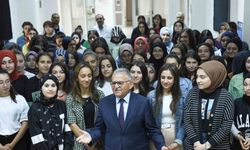 Kayseri Büyükşehir Belediyesi, 27 Bin Öğrenciye 23 Milyon TL Değerinde Kırtasiye Yardımı Yaptı