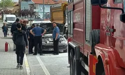 Tomarza'da Park Halindeki Otomobil Alev Aldı, İtfaiye Ekipleri Yangını Kontrol Altına Aldı