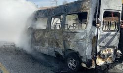 Sivas’ta Yangın Çıkan Minibüs Kullanılamaz Hale Geldi