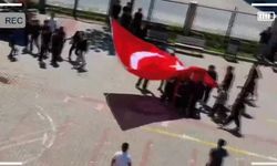 Bayrak Yere Düşmeden Onurla Yakalandı