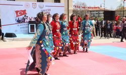 Sivas’ta 19 Mayıs Coşkusu Tarihi Meydanda Yaşandı