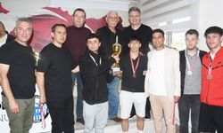 Süper U-18 Ligi Şampiyonları Kupalarını Törenle Aldı