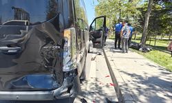Kayseri’de motosiklet servis aracıyla çarpıştı: 2 yaralı