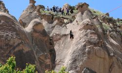 Kapadokya’da sıcak hava balonu peri bacalarına indi, turistler kurtarıldı