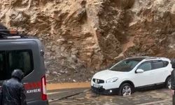 Kayseri'de Heyelan: Araçlar Yolda Mahsur Kaldı