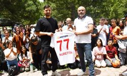 Nurettin Korkmaz Öğrencilerle Buluştu, Kayserispor Forması Hediye Etti