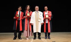 ERÜ Edebiyat Fakültesi’nde Mezuniyet Coşkusu
