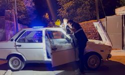 Çaldıkları otomobille kaza yapıp garaja sakladılar