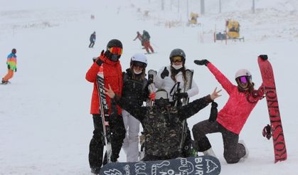 2021 Erciyes'te kayak sezonu açıldı