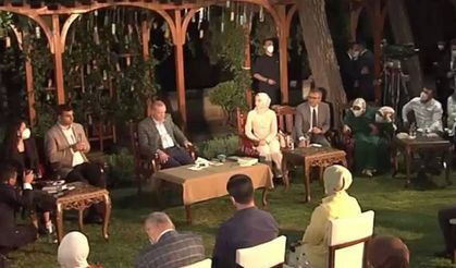 Erdoğan gençlerle şiir gecesinde buluştu