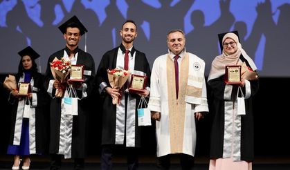 Erciyes Üniversitesi İletişim Fakültesi 17. dönem mezunlarını verdi