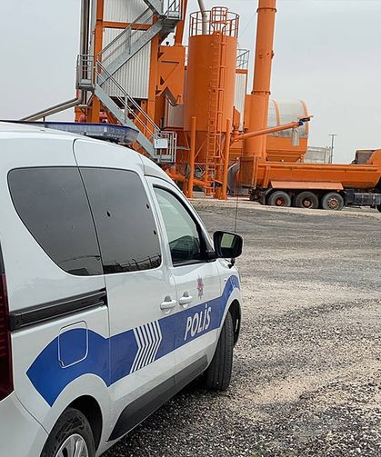 Aksaray'da Kum Silosu İş Kazası: İşçi Beton Zemine Düşerek Ağır Yaralandı