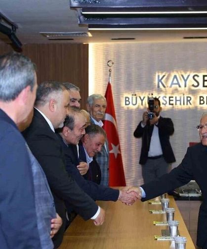 Kayseri Esnaf Odaları Başkanlarından Büyükşehir Belediye Başkanı Büyükkılıç'a Tebrik Ziyareti